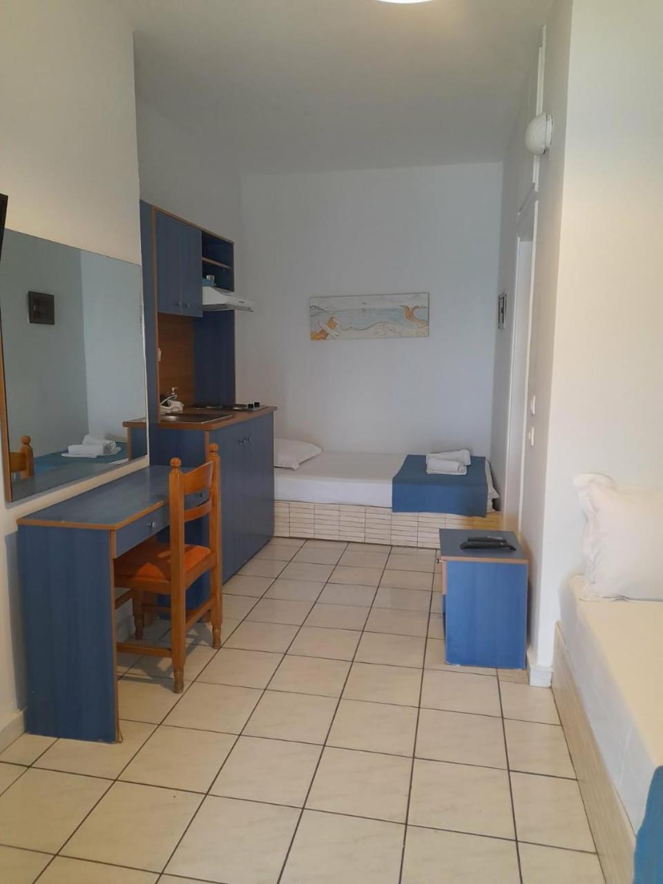 Bambola Apartments Nea Moudhania Exteriör bild