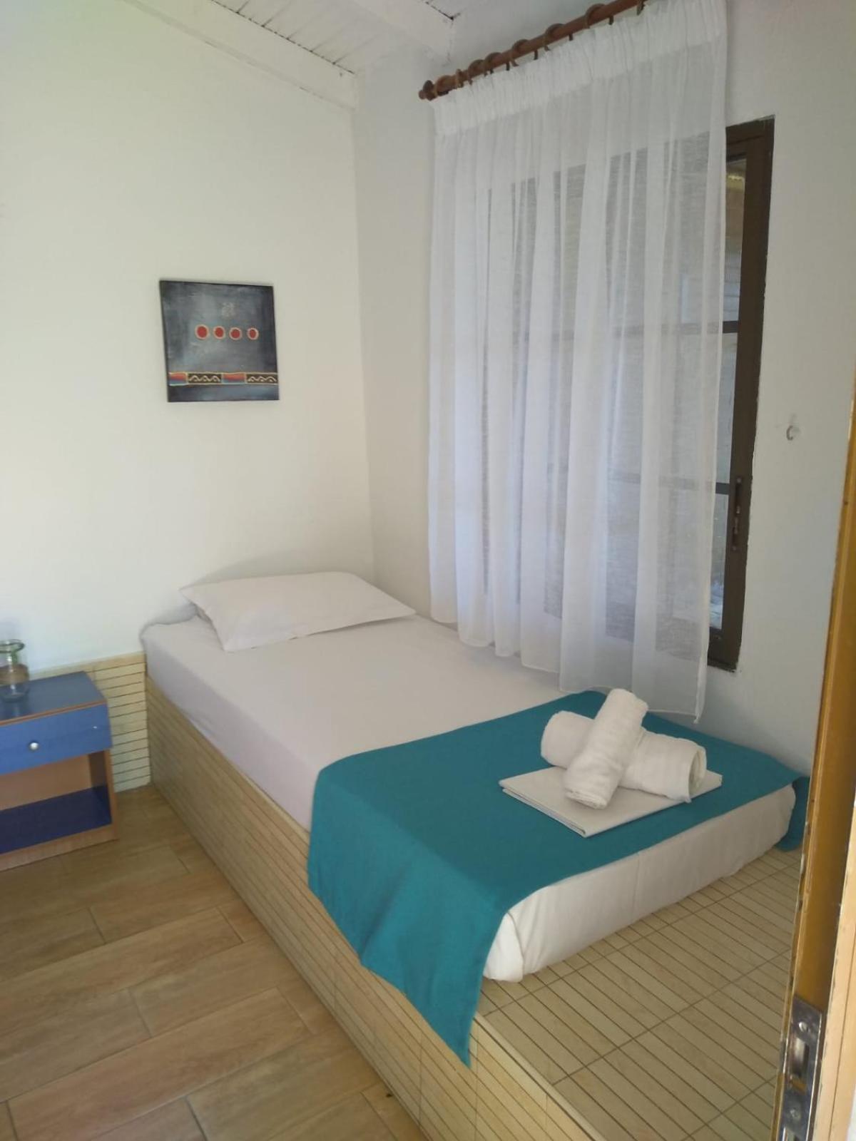Bambola Apartments Nea Moudhania Exteriör bild